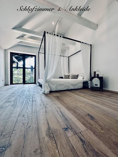 Schlafzimmer 1 mit Ankleiderau