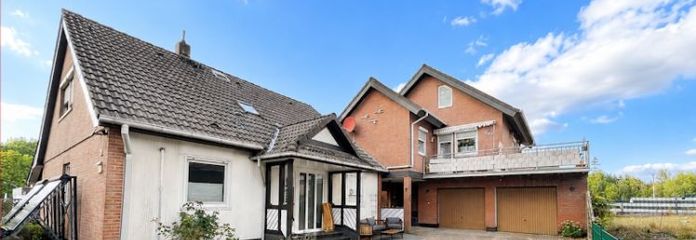 Vielseitiges Immobilienensemble: 2 Häuser · 3 Wohneinheiten