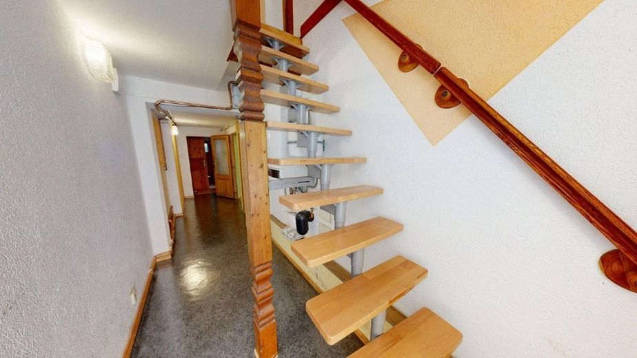 Haus mit Gewerbe + Wohnung in Köthen Innenstadt 1A-Lage - Ideal für Selbstständige oder Investoren – Hausflur