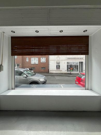 Local comercial con encanto en un edificio antiguo de ensueño, con una bonita terraza y escaparate – Foto 9