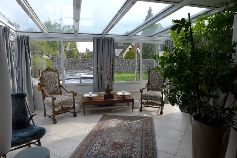 Beste Wohnlage und hochwertige Ausstattung, Garten Süd-West Ausrichtung mit Pool – Wintergarten
