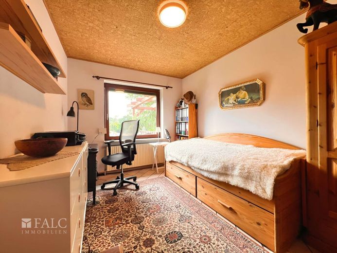 ***Großzügiges Einfamilienhaus mit viel Platz und Gartenidylle in ruhiger Lage*** – Gästezimmer_Büro_EG