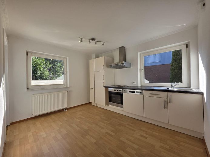 Charmante Haushälfte in guter Lage mit Garten – einzugsbereit, ohne Provision. – Küche (Erdgeschoss)