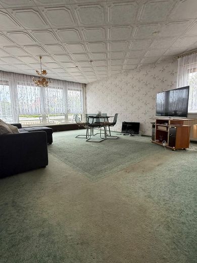 Casa unifamiliar con 1209qm de terreno y más de 250qm de superficie útil – Wohnstube