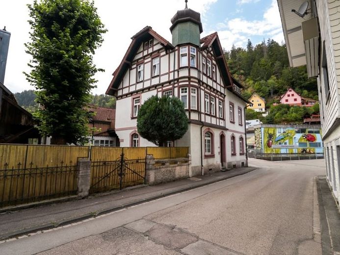 Sanierungsbedürftiges Ein- oder Mehrgenerationenhaus - Potenzialstark und Zentral – Foto 1