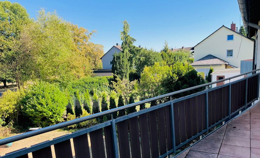 Casa con potencial para dos unidades residenciales en Colonia Flittard – Garten von Balkon aus