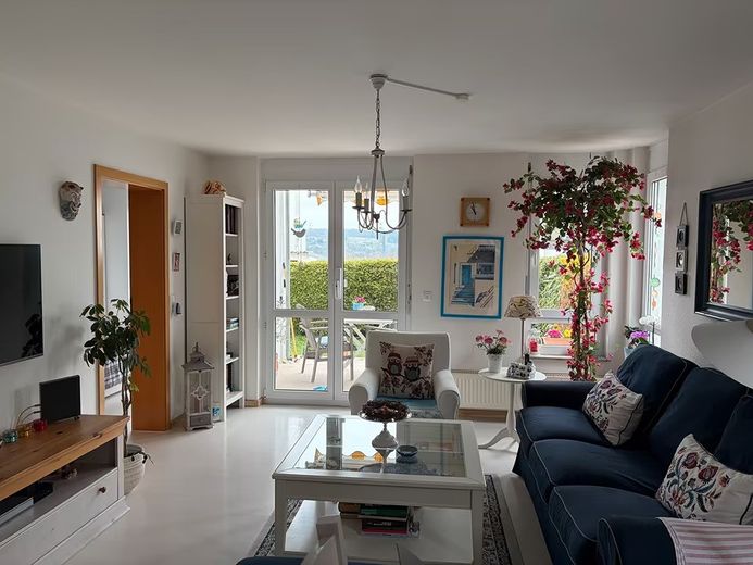 Sehr gepflegte Zwei-Zimmer-Wohnung mit Terrasse/Garten und übergroßen Garage ! – Foto 1
