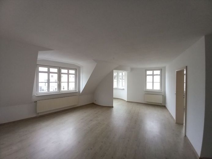 Zentral gelegene 3-Zimmer Wohnung in saniertem Stadthaus in Crimmitschau – Foto 1