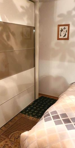 Schlafzimmer .