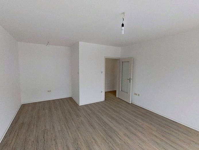 Gemütliche 3-Zimmer-Wohnung mit BALKON und TAGESLICHTBAD – Ansicht II: Wohn- und Esszimm…