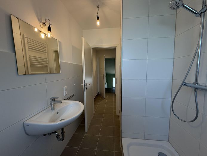 Pierwsze zamieszkanie po generalnym remoncie – wysokiej jakości mieszkanie 2-pokojowe w kamienicy w Karlsruhe Weststadt – Badezimmer