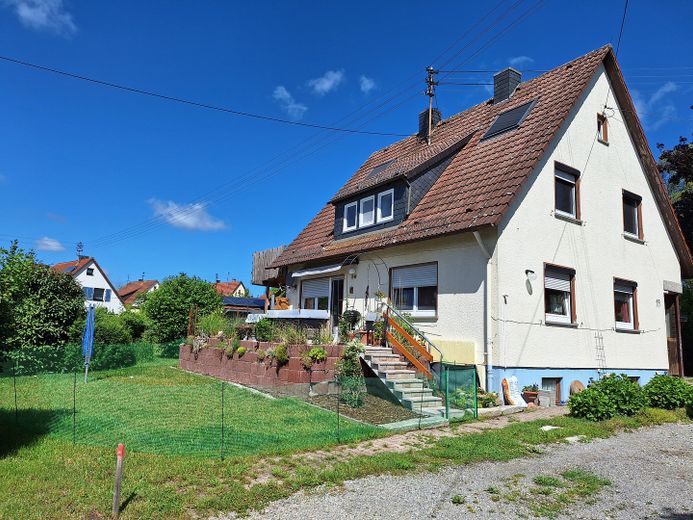 5 1/2 Zimmer Wohnung in ruhig gelegenem Zweifamilienwohnhaus mit sonnigem Garten – Ansicht von Südost
