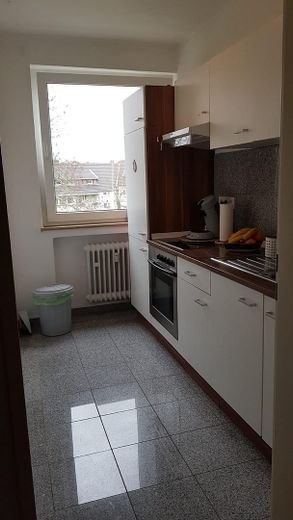 MFH Ratingen Mitte, 14 Wohnungen 790 qm Wfl., 6 Garagen, 3 Stellplätze – Whg. li., Küche
