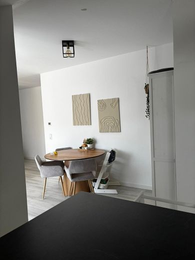 Moderne 3-Zimmer-Dachgeschosswohnung (A+) mit Loggia, Einbauküche, Stellplatz und großem Dachboden – Esszimmer 1