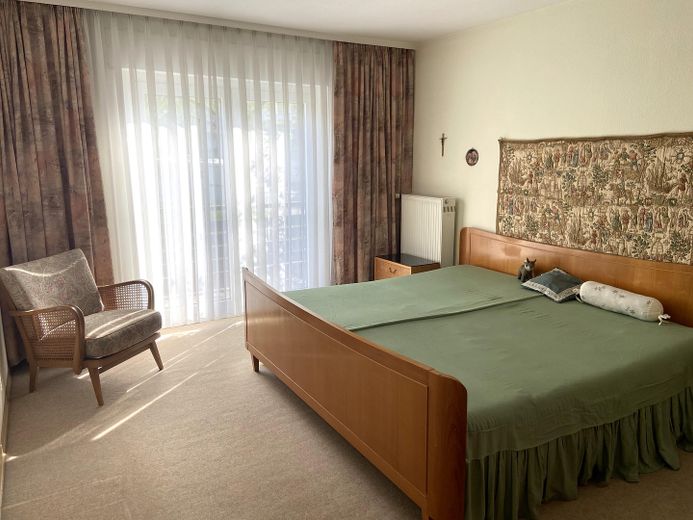منزل صفّي واسع مع إطلالة بعيدة وإمكانات كبيرة – Schlafzimmer