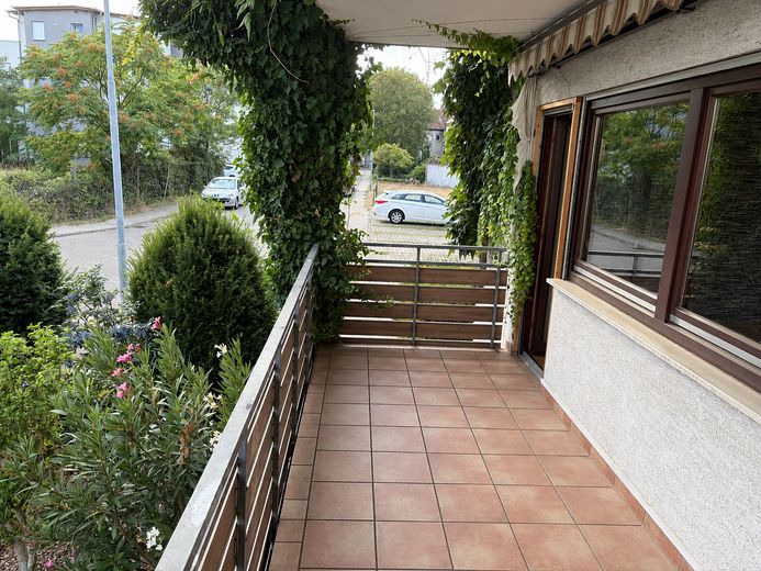 Attraktive Maisonette mit Südbalkon, zwei komplett renovierten Bädern und neuer Küche in Brühl – Balkon