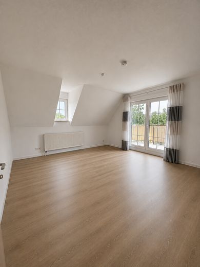 Zmodernizowane mieszkanie 2-pokojowe z kuchnią w zabudowie, balkonem i carportem – Foto 1