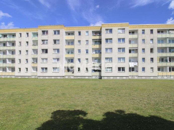 Disponibile da 11/2026 per uso personale o nuova locazione: appartamento di 2 locali con balcone a Parchim – Foto 1