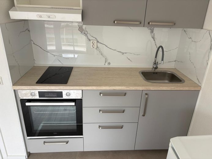 Helle Moderne 1-Zimmer Wohnung mit Einbauküche und Balkon in Motzen – Foto 3