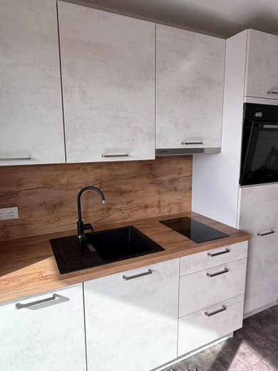 Compact and clever with balcony: Charming 1-room apartment incl. fitted kitchen – Küche