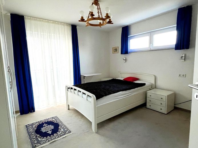 Großzügige 4,5-Zimmer-Wohnung in Wolfschlugen - provisionsfrei – Schlafzimmer