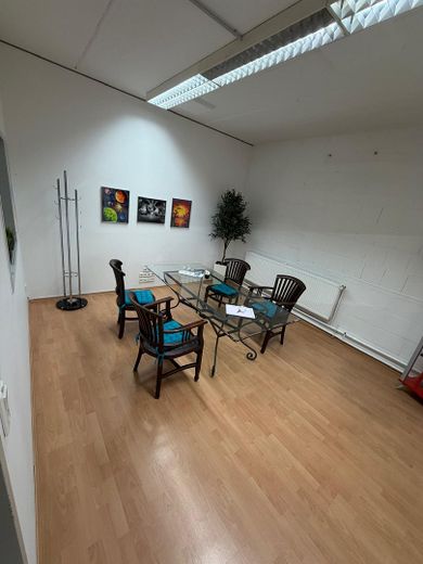 Halle de stockage / production avec porte sectionnelle (accessible en véhicule) 1400qm - Arnsberg – Besprechung