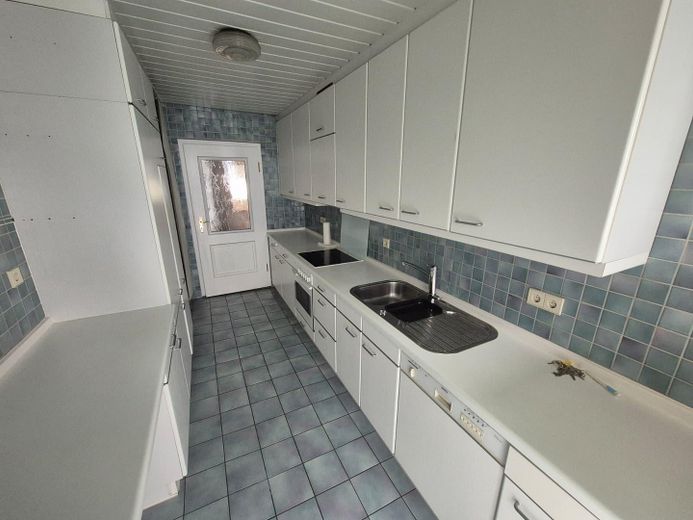 Exklusive 4-Zimmer-Wohnung mit EBK und Stellplatz in Stuttgart – Küche