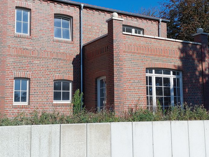 Ditzum: barrierefreie 3-Zimmer-Wohnung mit großer Terrasse – Wohnzimmer - Südansicht
