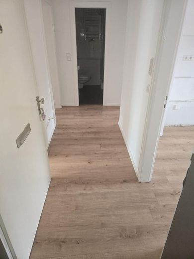 Frisch renovierte 3-Zimmer-Wohnung in Top-Lage der Nordstadt – Heller Flur