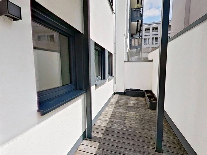 ++ Terraza incluida: Amplio piso de 2 habitaciones con cocina equipada moderna ++ – Terrasse