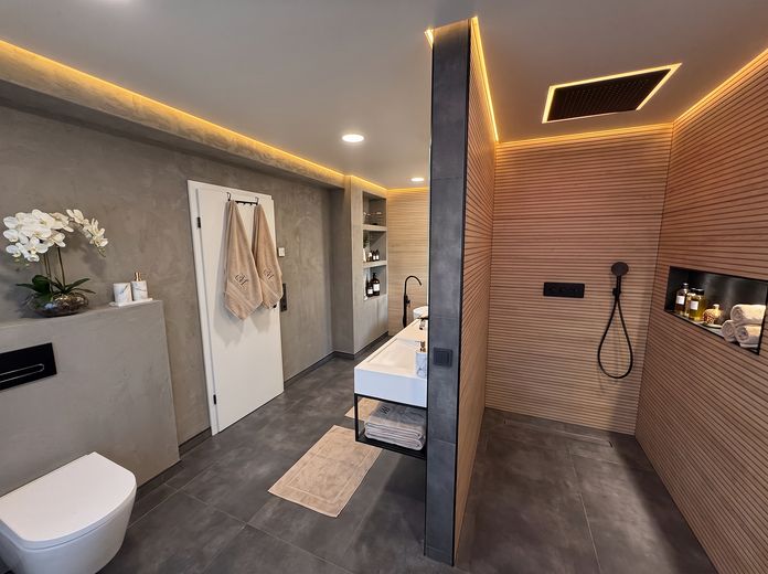 Luxus-Reihenendhaus | 225 m² | Kernsaniert 2025 | Klasse A+ | PV + Swim Spa – फोटो 1