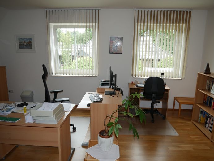 Hochwertig, Modern, in einmaliger grüner Lage – Büro