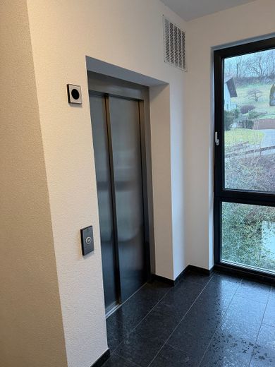 Attico di 4 locali di prima qualità con terrazza sul tetto e garage + posto auto – senza commissioni – Treppenhaus - Fahrstuhl