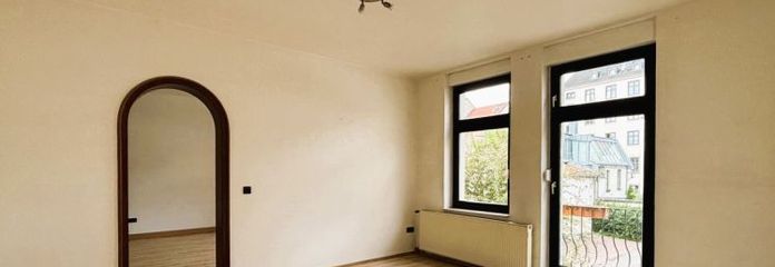 Sakin arka avluda ankastre mutfaklı ve balkonlu tek daire – merkezi konum