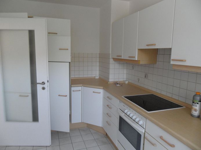 Direct intrekken in uw eigen huis met tuin aan de rand van München – Küche