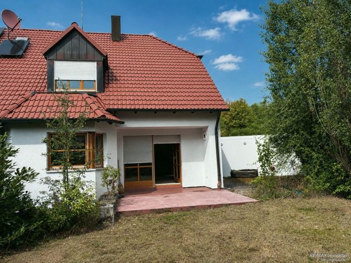Schöne Doppelhaushälfte mit viel Potential – Foto 1