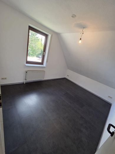 115 m² im Zweifamilienhaus | 30 m² Süd-Dachterrasse – Kinderzimmer/Büro