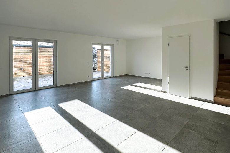Senza provvigione & ottime agevolazioni KfW! Nuova costruzione KfW-40 pronta per essere abitata, con impianto fotovoltaico e accumulo a DEG – Wohnen / Essen