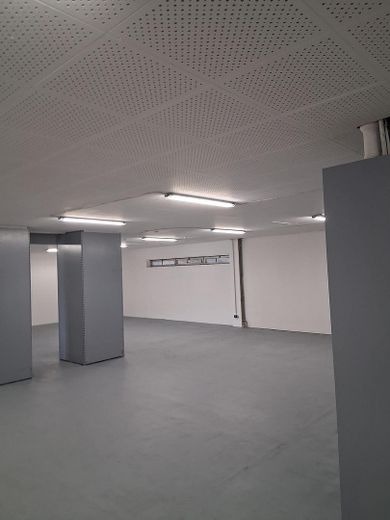 Lagerhalle neu saniert in optimaler Verkehrslage – Halle im Erdgeschoss