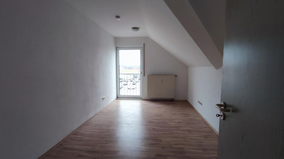Drei Zimmer DG Wohnung mit Balkon zentral gelegen in Schwandorf – Kinderzimmer