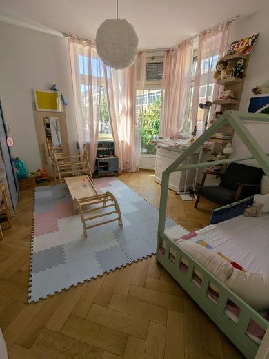 Відремонтована квартира в будинку старого фонду з 5 кімнатами в районі Неккарштадт-Ост – Kinderzimmer