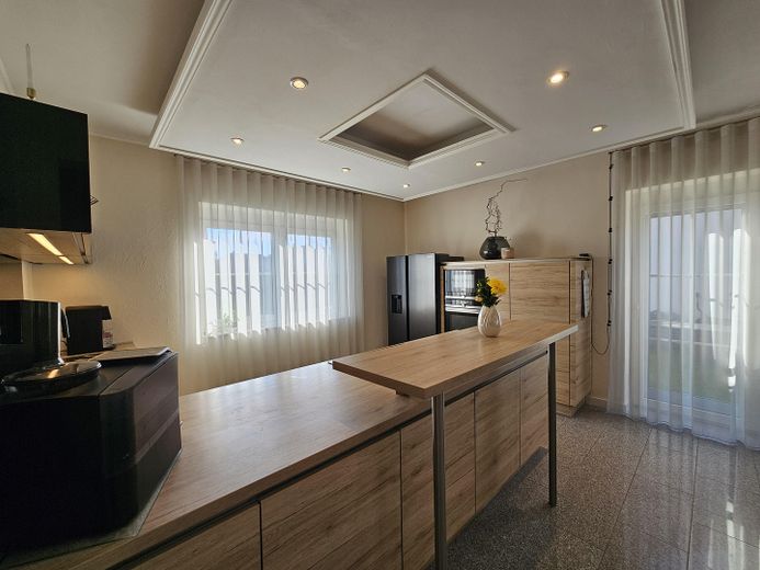 Bungalow premium senza provvigione | 180 m² | Potenziale di ampliamento | Doppio garage | Posizione tranquilla – 15 Küche-Abstellraum
