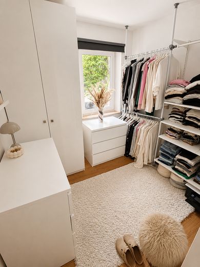 Zentrale & ruhige Wohnung mit Garten mitten in Hamburg – Ankleidezimmer