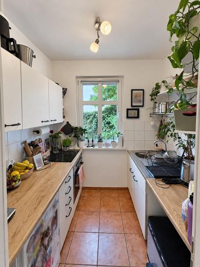 Hochparterrewohnung mit Balkon – 1,5 Zimmer in Fürstenwalde – Küche inkl.