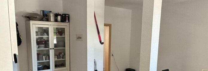 شقة مشرقة ومفروشة بالكامل من غرفتين ونصف مع لوجيا في شتوتغارت-نورد – تأجير من الباطن محدد المدة