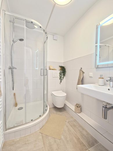 Modernes Badezimmer