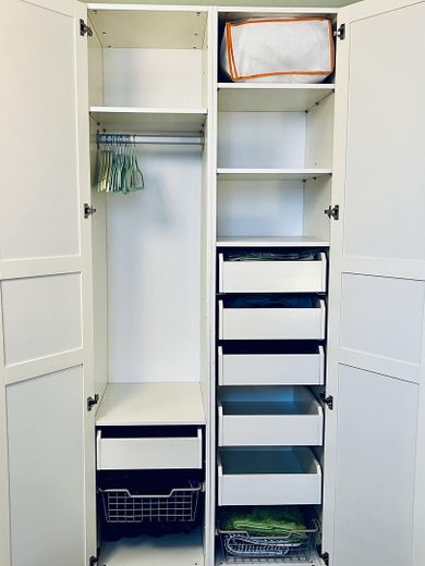 Geräumiger Kleiderschrank