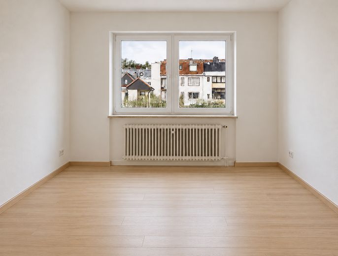 Dom szeregowy w centralnej lokalizacji, całkowicie wyremontowany, gotowy do wprowadzenia się! Bez prowizji – Schlafzimmer OG