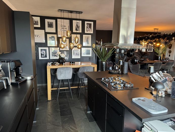 Özel atmosfere sahip loft daire, 4O+M,BD,Balkon – Küche mit Bar