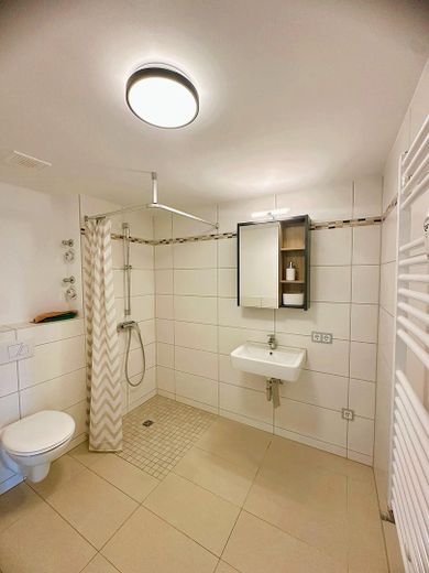LISTO PARA OCUPAR DE INMEDIATO - MODERNO APARTAMENTO URBANO DE 30 M² EN EL PRÓSPERO BERLÍN-ADLERSHOF – Bad